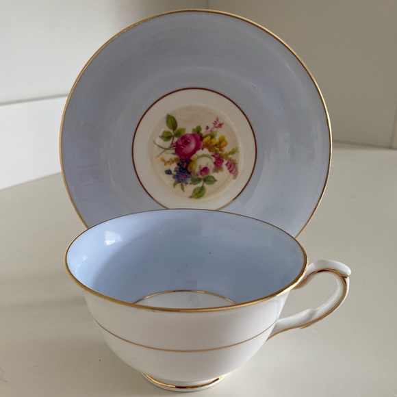 EUC VTG TAYLOR & KENT BONE CHINA BABY BLUE FLORAL TEACUP AND SAUCER - Picture 2 of 9